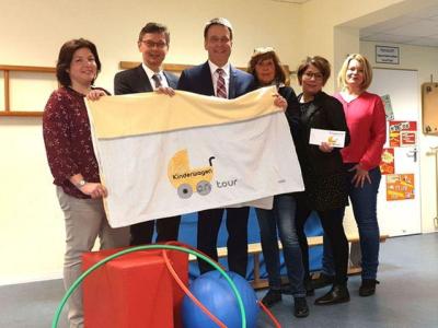 Kreisdirektor und Bürgermeister werben für Café Kinderwagen on tour in Neukirchen-Vluyn